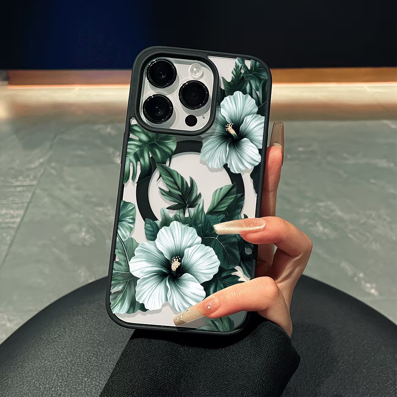 غطاء هاتف شفاف بتصميم زهور خضر - مراجعة Clear Magsafe Case وسعره