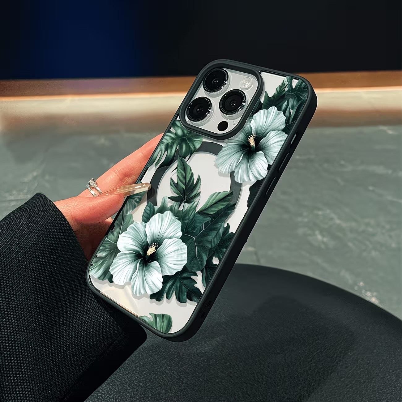 غطاء هاتف شفاف بتصميم زهور خضر - مراجعة Clear Magsafe Case وسعره