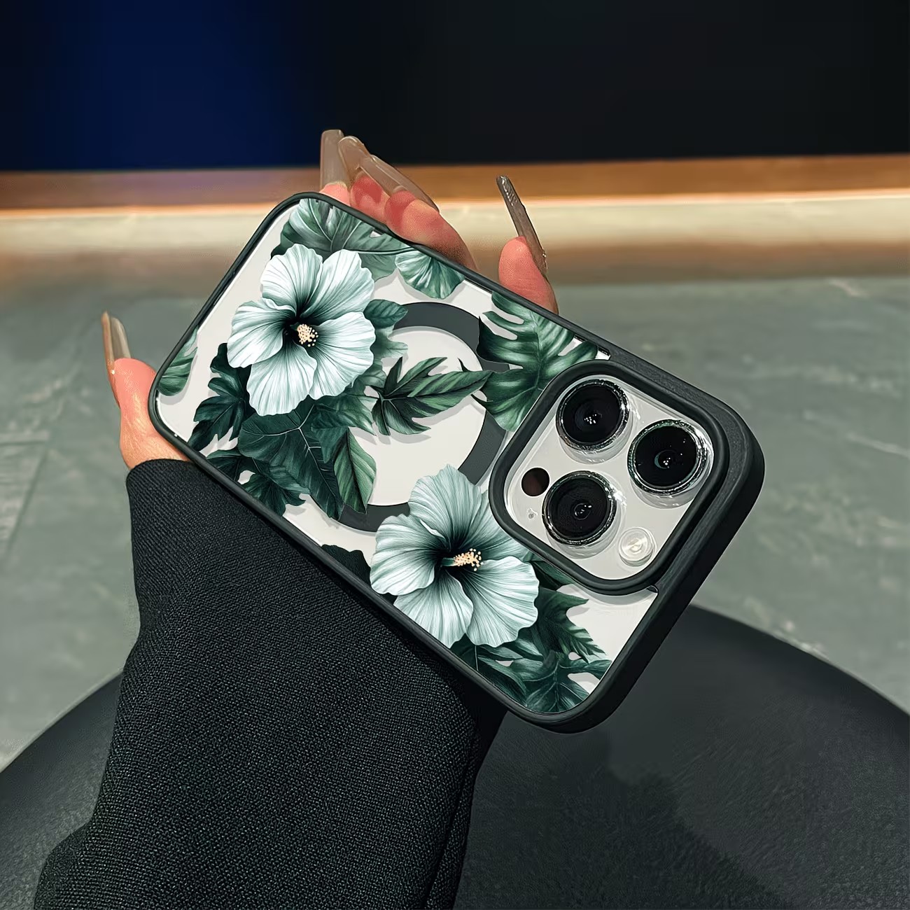 غطاء هاتف شفاف بتصميم زهور خضر - مراجعة Clear Magsafe Case وسعره